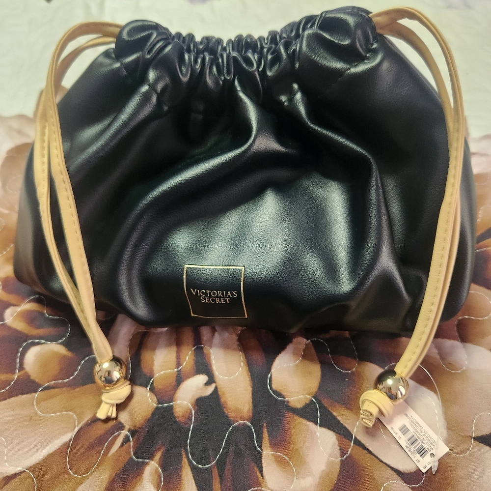Nwt Victoria's Secret Black and Tan Drawstring Clutch